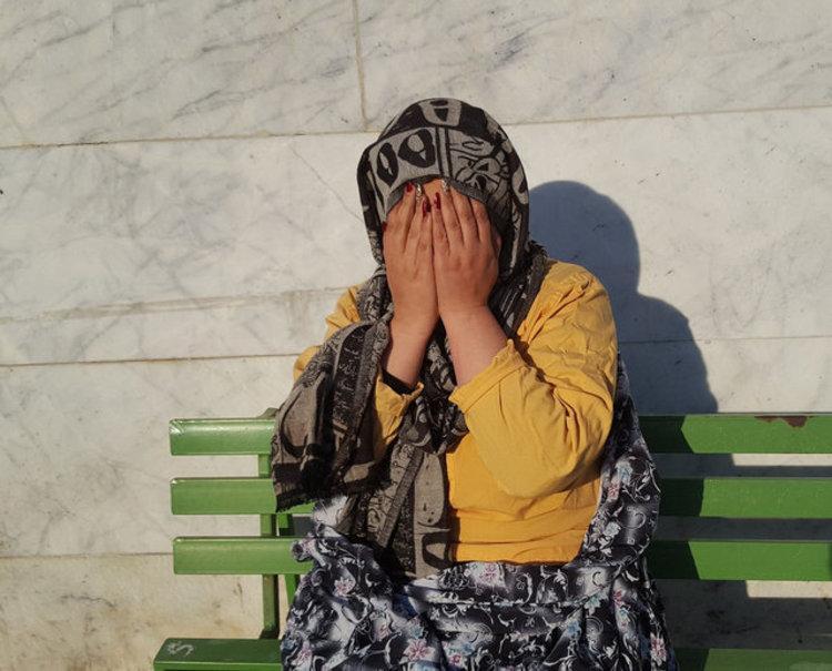 دستگیری زنی که کلاه 140 نفر را برداشت